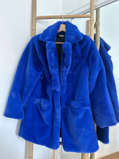 Manteau de fourrure bleu