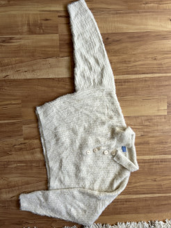 Kurzer beiger Pullover