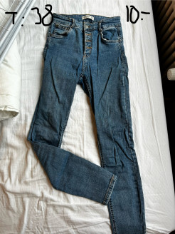 High-waisted skinny jeans