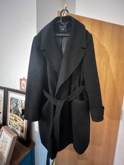 Manteau noir mi-long