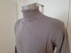 Pull col roulé taille M 