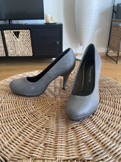 Grey heel
