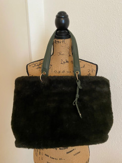 Khaki leather and faux fur bag