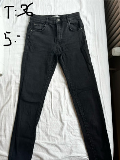 Black skinny jeans