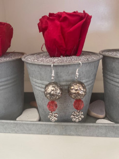 Boucles d'oreilles avec sphères imprimées à effet floral, perles colorées et pendentifs mobiles.❤️