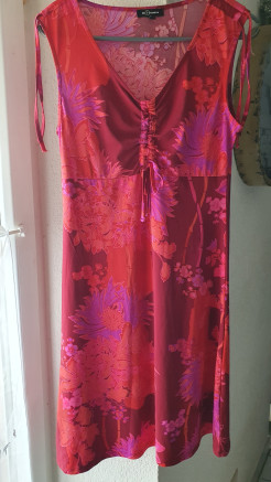 Pretty mid-length dress in bright colours