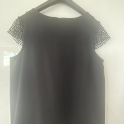 Schwarzes halblanges Kleid