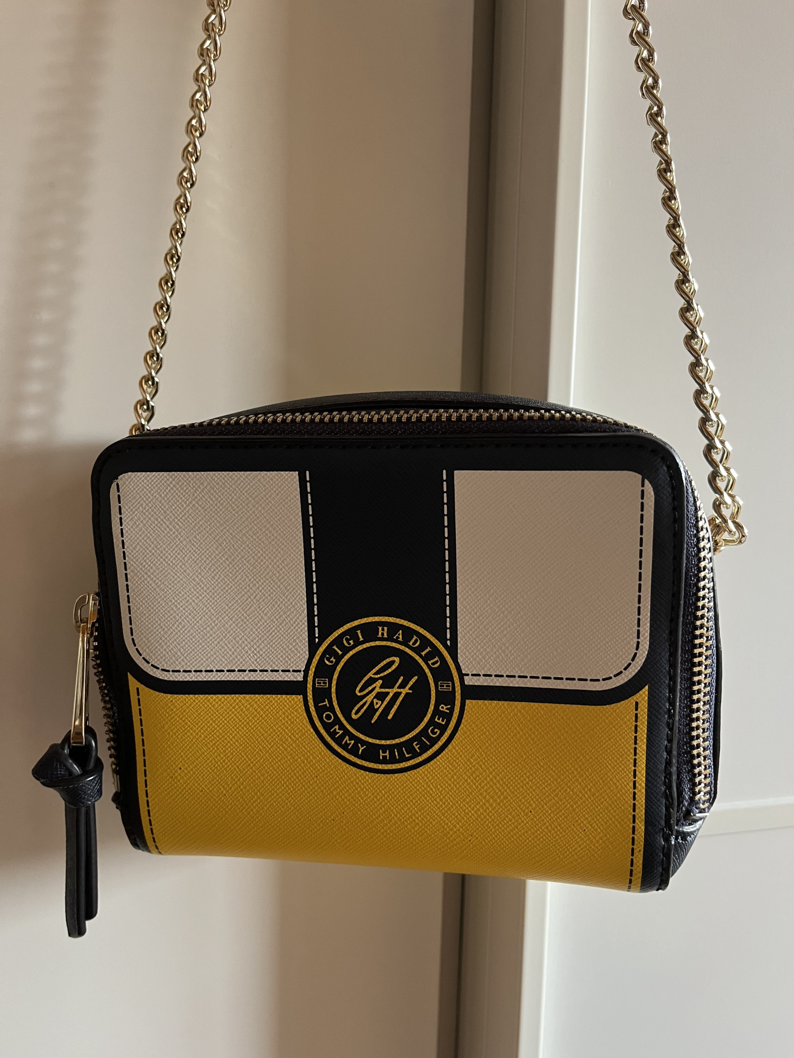 Tommy Hilfiger bag