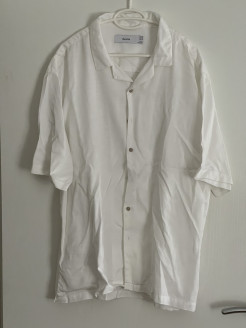 Cream short-sleeved shirt