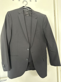 Hugo Boss men's suit, black, S 44, black PKZ waistcoat included with suit