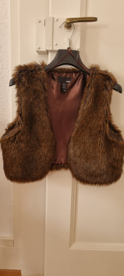 Short waistcoat in fake fur