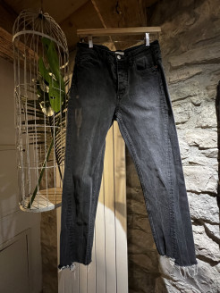 Slim-fit jeans with tapered ankle