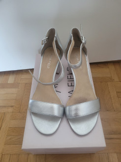 Silver leather sandals Size 36