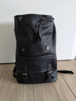 Rucksack aus schwarzem Leder