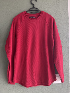 Roter Pullover