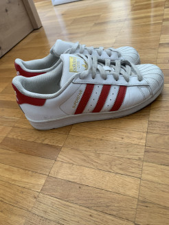 Basket Adidas blanche et rouge 