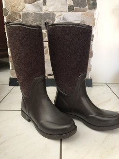 UGG 39 rain boots