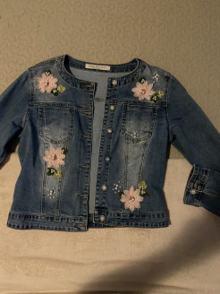 Jeansjacke mit Verzierung