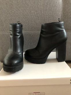 Heeled boots