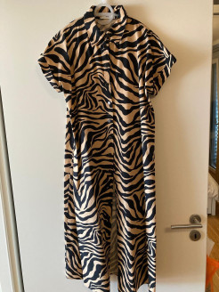 Kleid Animal Print MANGO Größe M