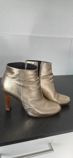 Gold leather ankle boots by San Marina, S. 39