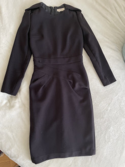 Eng anliegendes Kleid schwarz