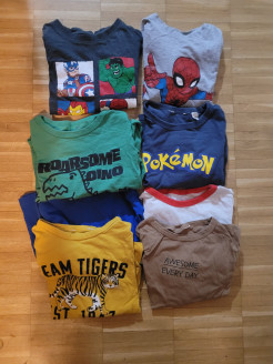 Lot de 8 sweat-shirts taille 110/116