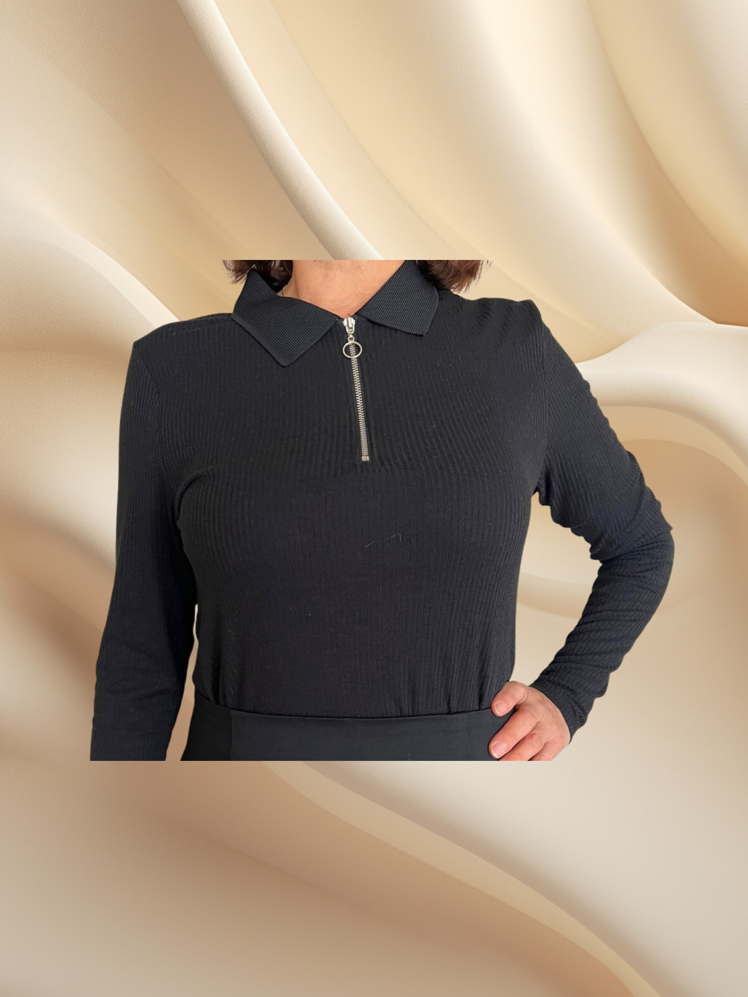 Long sleeve top with zip fastening