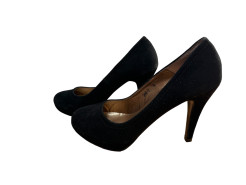 Schwarze High Heels aus Samt