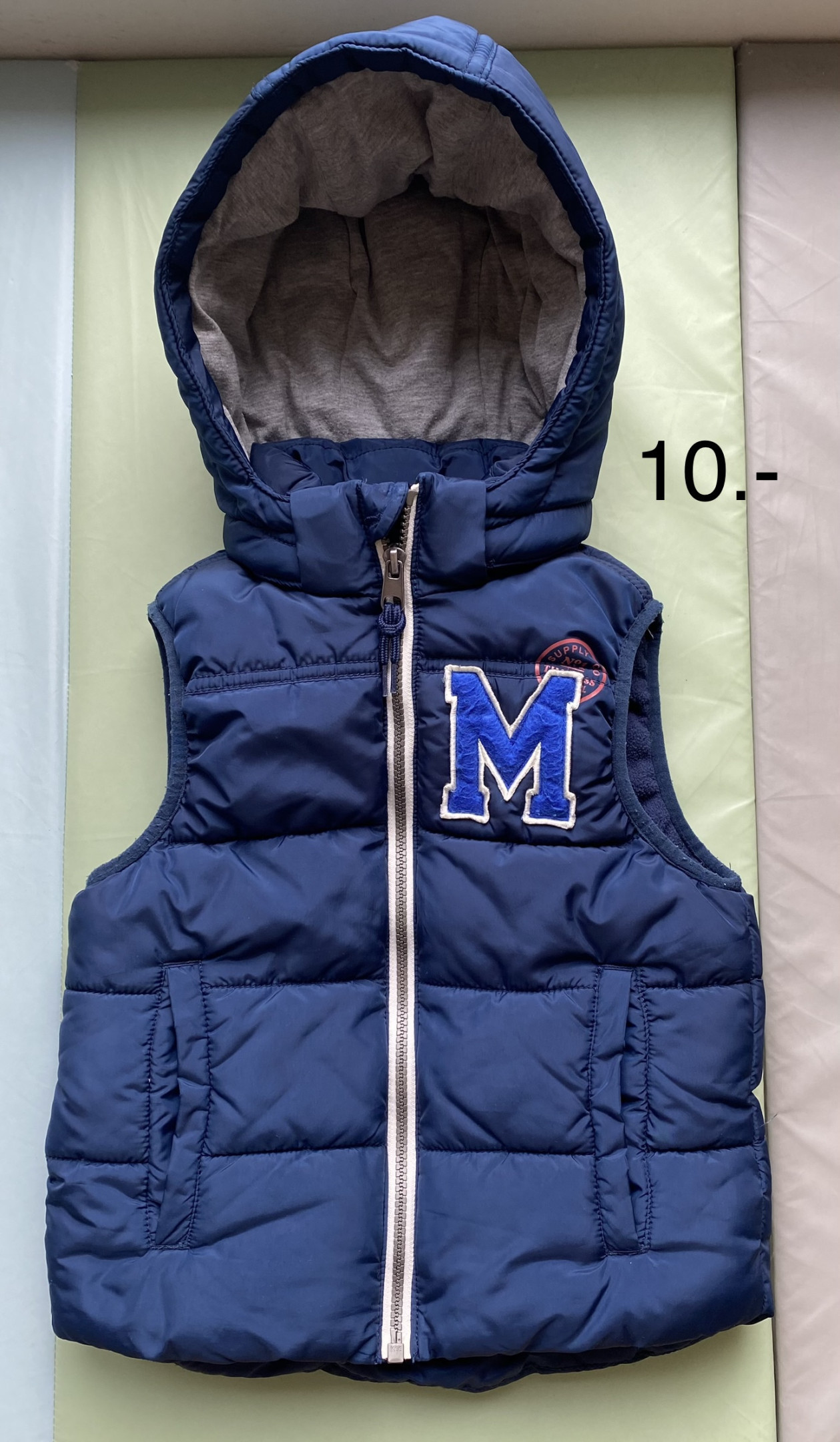 Sleeveless down jacket