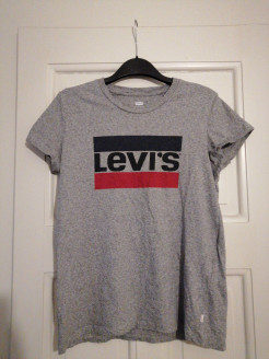 Levi's grey T-shirt