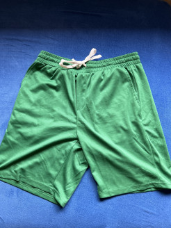 Leichte grüne Shorts