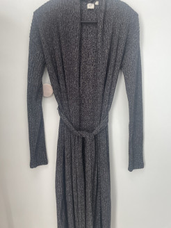 Thick grey long-sleeved cardigan