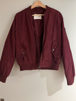 Bordo / Weinrot Bomberjacke Cropp