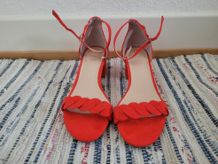 Sandalen rot mit kleinem Absatz Größe 36