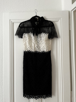 Robe en dentelle Sandro noir et blanc