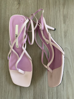 Zara-Sandalen mit Absätzen Größe 38 lila