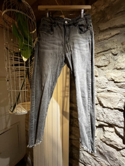 Schmal geschnittene Jeans mit Knöchelabschlüssen