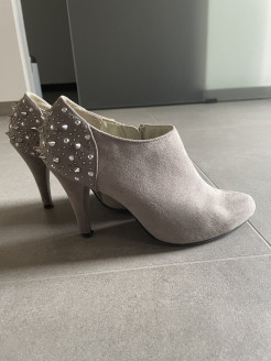 Taupe heels