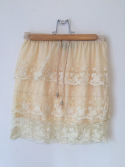 Cream lace skirt S/M