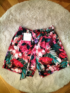 Short fleuri