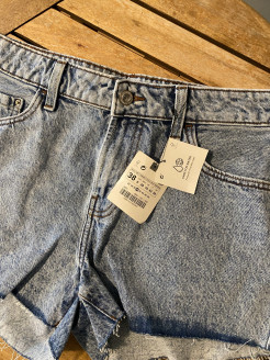 New shorts size 38. Zara