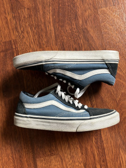 Vans bleues