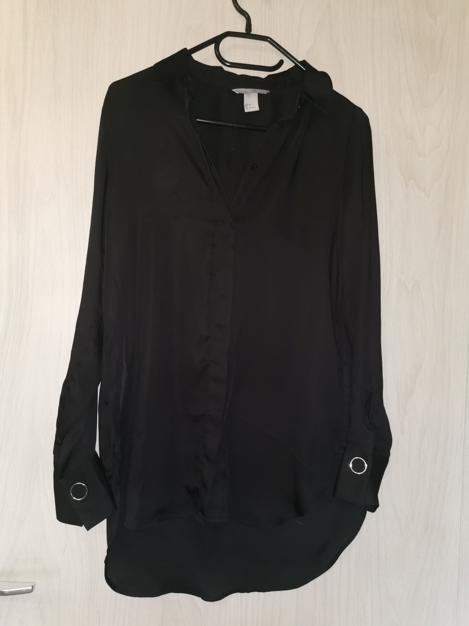Black blouse, longer in the back t. 36