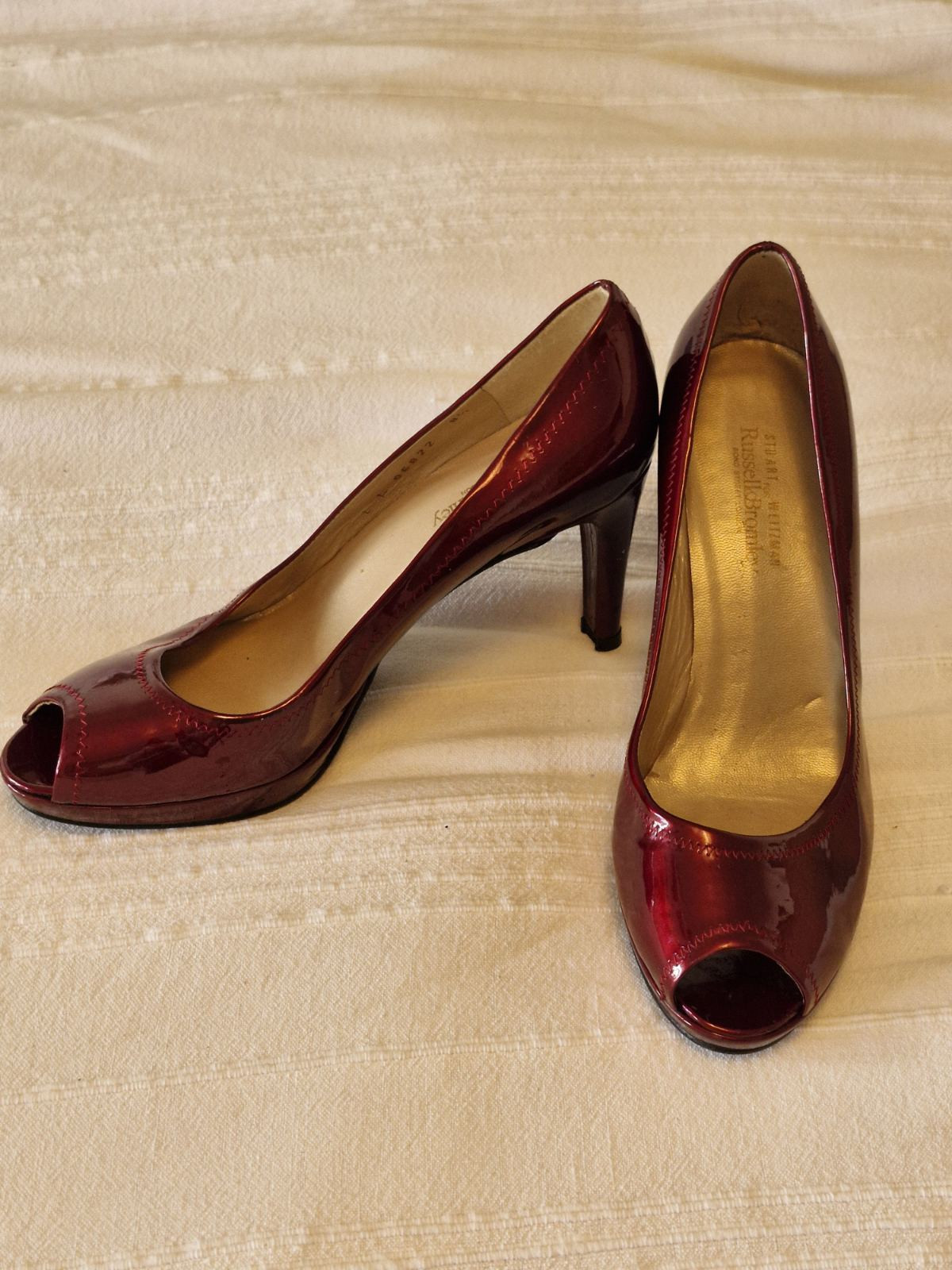 STUART WEITZMAN for Russell Bromley Roma Red Patent Heels (EU 39.5)