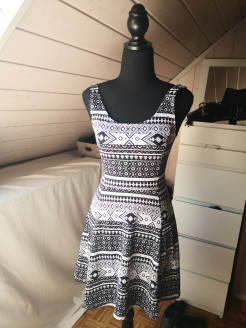 Bedrucktes Kleid schwarz / weiß