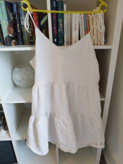 Loose-fitting white dress