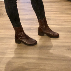 Bottines en cuir bordeaux l’intervalle Montréal