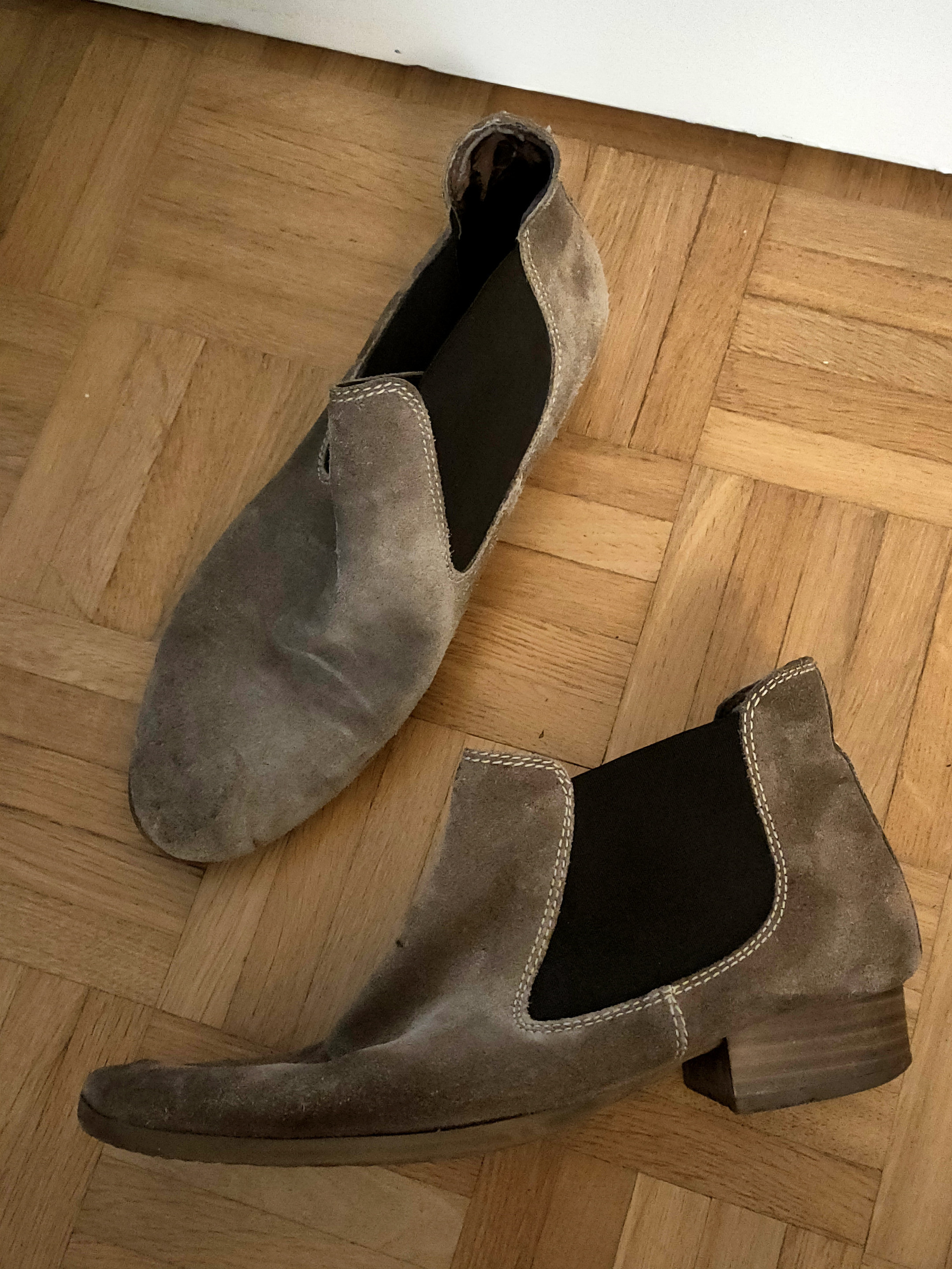 Roberto Santi Chelsea suede brown ankle boots