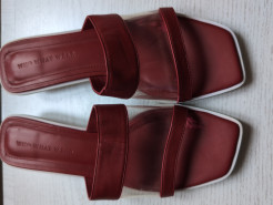 Slippers in Rot